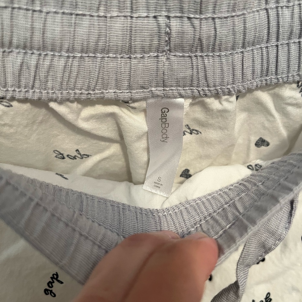 GAP White Pajama Pants with Logo and Heart Design - Picture 4 of 4